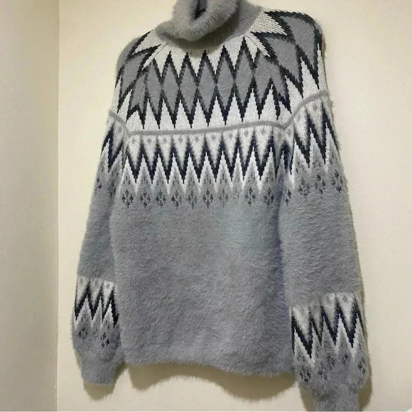 Grey White  Argyle Print Turtle Neck long sleeve Sweater Pink Lily Brand NWOT - Picture 9 of 16